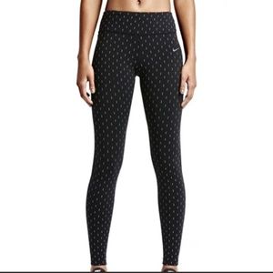 epic lux tight fit nike